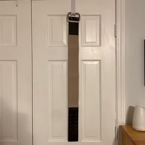 Like new Kenneth Cole leather stretch belt